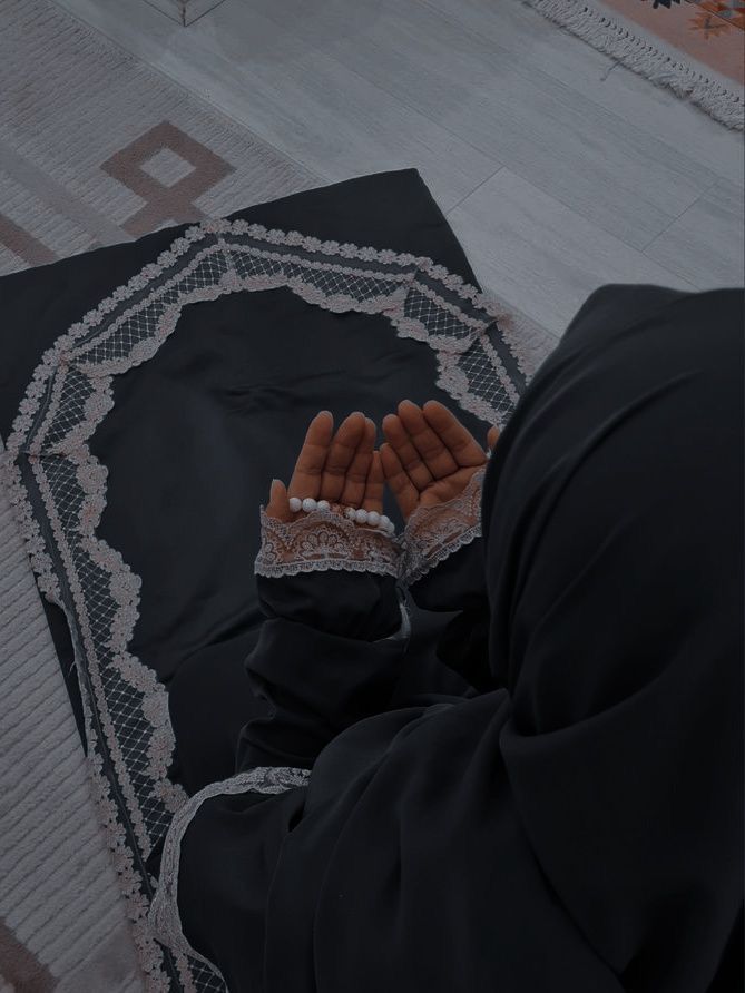 Muslim ladyscholar